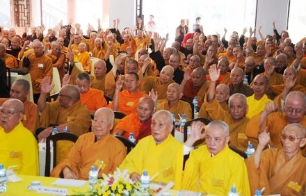 Các đại biểu tham dự hội nghị kỳ 4 khóa 5